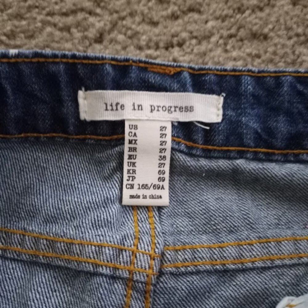 Distressed Jeans Light Colored - Picture 3 of 5